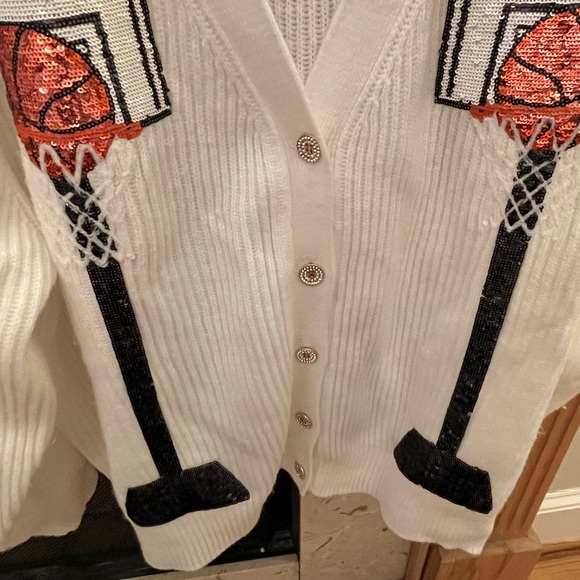 QUEEN OF SPARKLES White Cardigan with Basketball Hoop Design - Picture 5 of 6